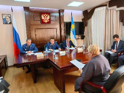 Начальник окружного управления Генпрокуратуры России Андрей Мондохонов в ходе рабочего визита в Республику Бурятия провел личный прием граждан в Приемной Президента Российской Федерации
